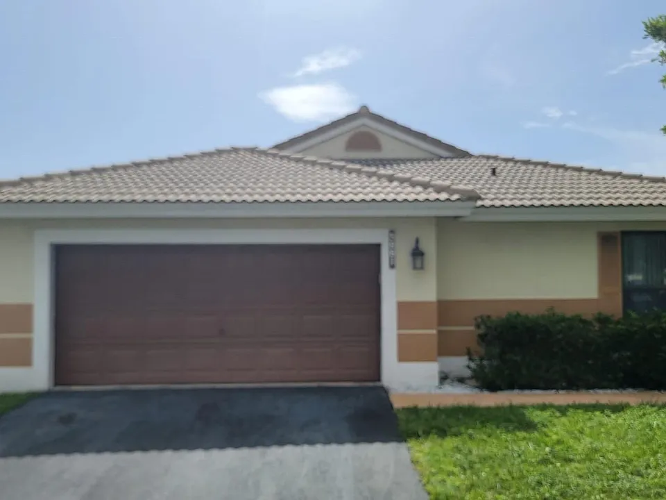 5881 Chester Ln