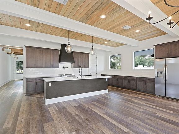 4th image of 1339 Burbank St