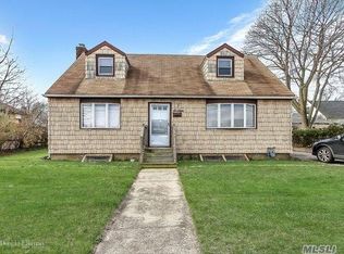 16 Viola St, Valley Stream, NY 11580