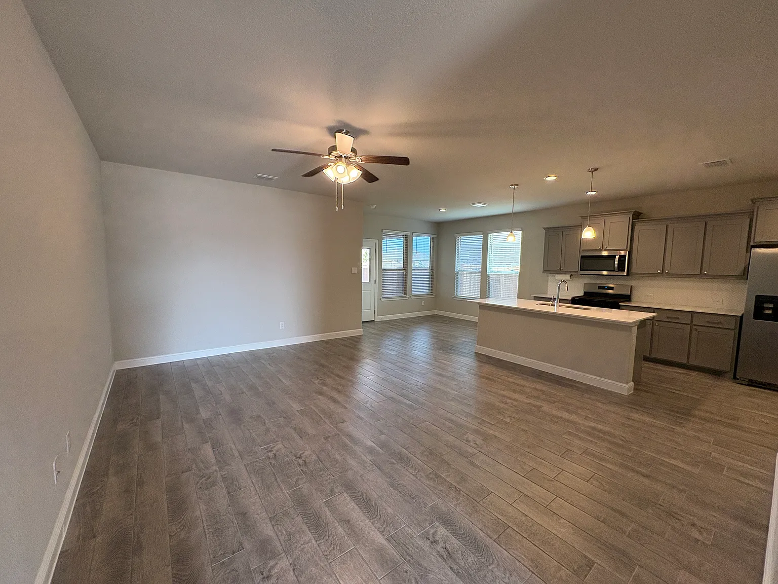 4 bed, 1859 sqft, $2,200 — Photo 2