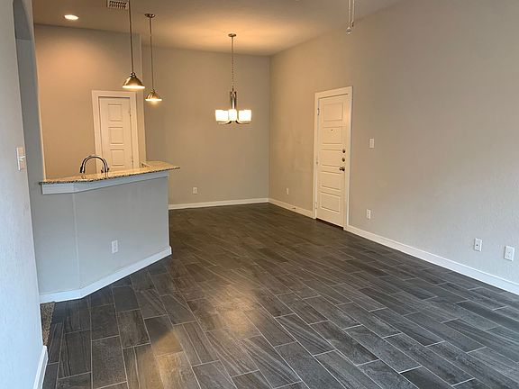 4th image of 542 Creekside Frst