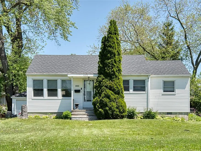 4062 Roseland Dr E — Photo 1