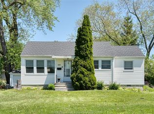 4062 Roseland Dr E, Windsor, ON N9G 1Y4