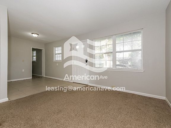 256646_003_wm_-_living_room_13247553.jpg