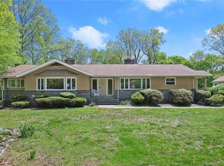 105 Cedar Woods Ln, Fairfield, CT 06825