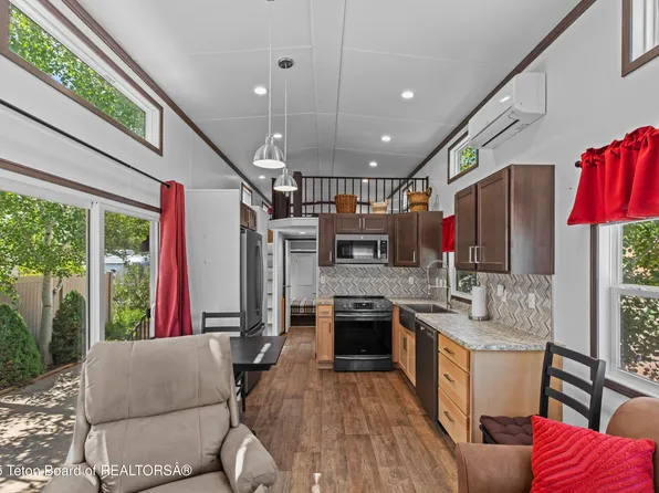 232 Oxbow Dr, Star Valley Ranch, WY 83127