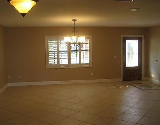 3rd image of 240 Lake Seminary Cir