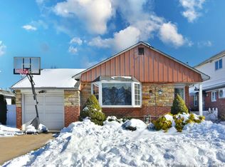 148 Simonson Rd, Mineola, NY 11501