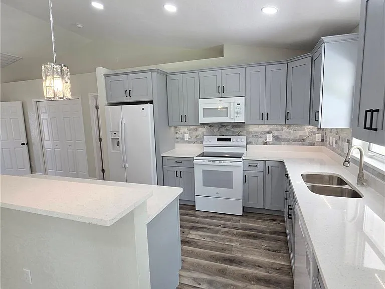 120 Clinton Ave — Photo 6