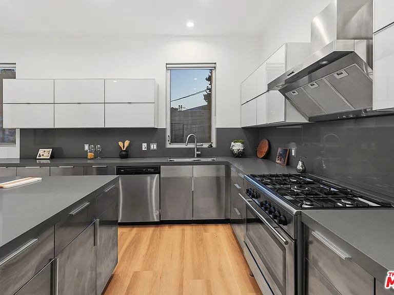 613 Westmount Dr — Photo 24