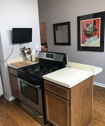 5th image of 815 W Dickens Ave #3