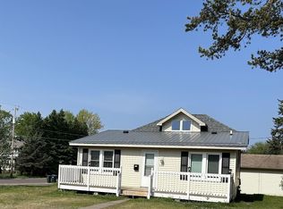 339 4th St, Carlton, MN 55720