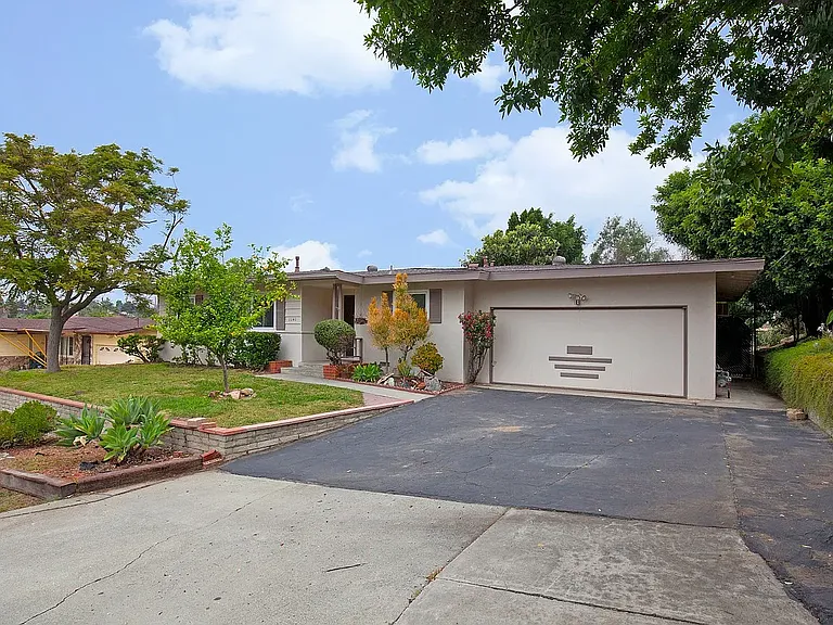 1141 Juliette Pl — Photo 1