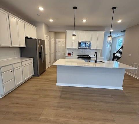4th image of 12842 Sawyer Ln