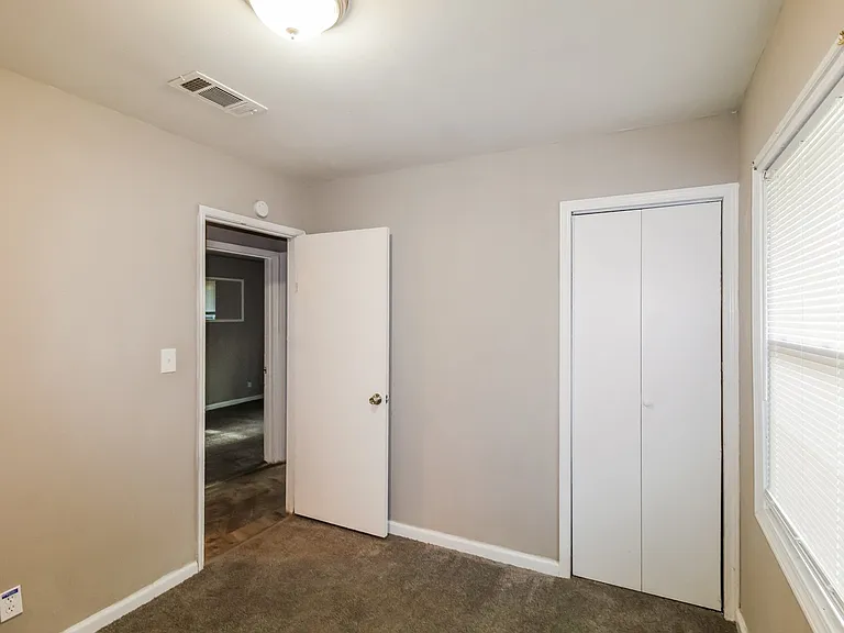 1821650_028_bedroom_13619601.jpg