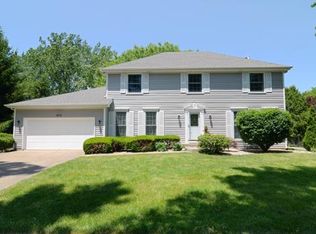 1275 Leverenz Rd, Naperville, IL 60564