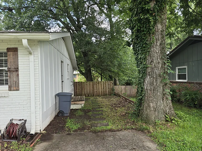 109 Knoll Crest Dr — Photo 2