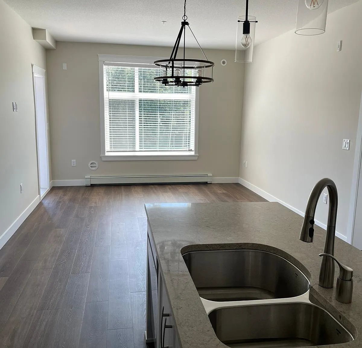 2 bed, 852 sqft, $2,200 — Photo 2