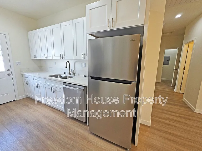 1701 Sycamore Ave #A — Photo 13