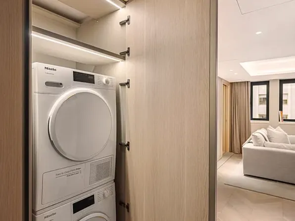 685 5th Avenue image 9 of 17