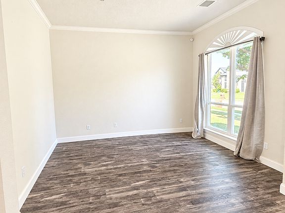 4th image of 3010 Blair Oak Dr