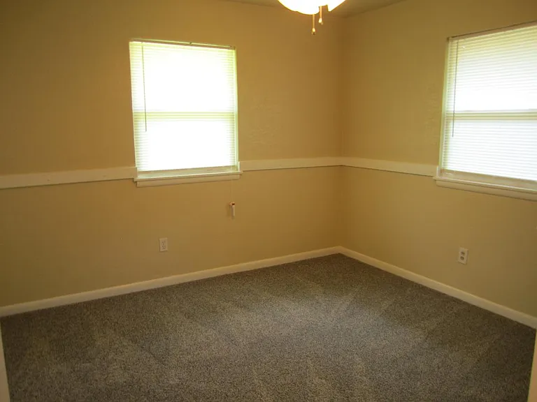 1530 Melrose Dr — Photo 15