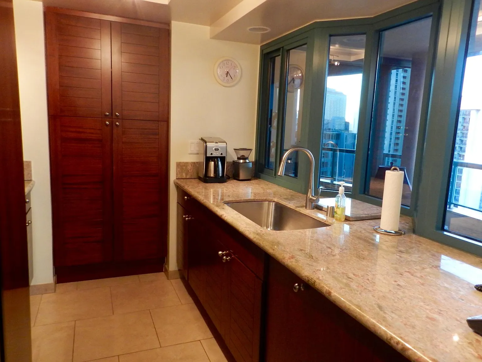 2 bed, 2.5 bath, 1324 sqft, $5,000 — Photo 4