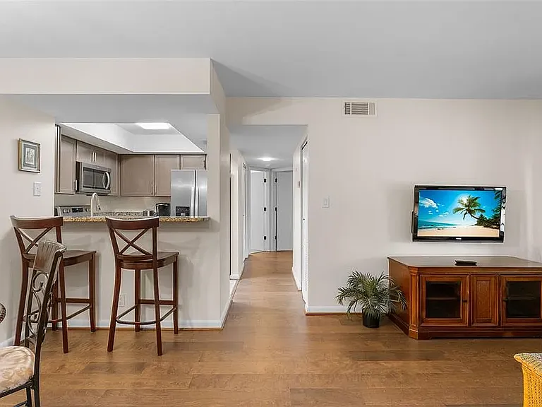 19505 Quesada Ave — Photo 7