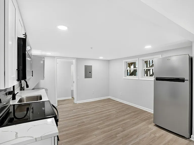428 S Governors Ave #A — Photo 9