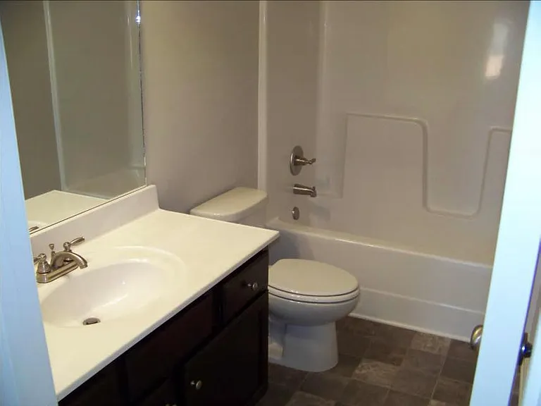 910 Walnut Woods Dr — Photo 10