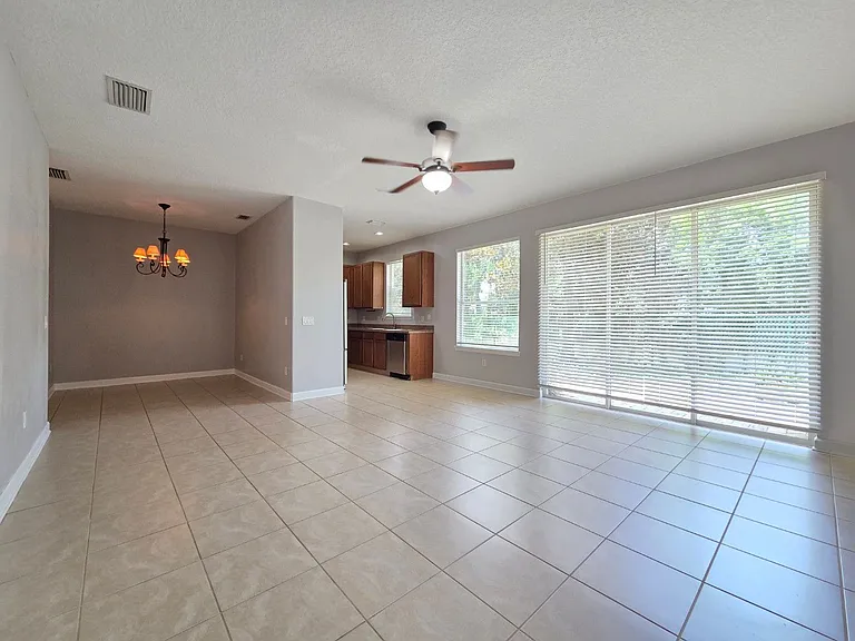 337 Coral Beach Cir — Photo 5
