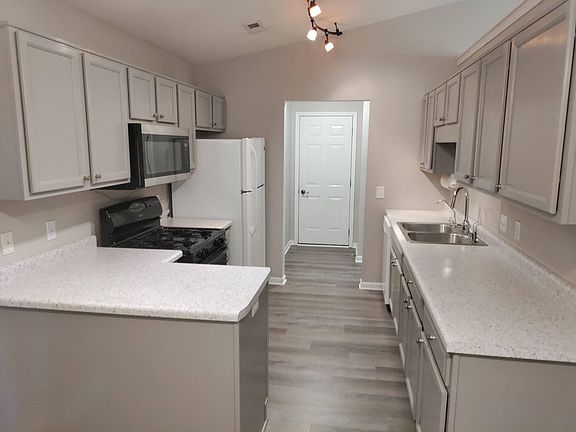 Kitchen with major appliances and dishwasher