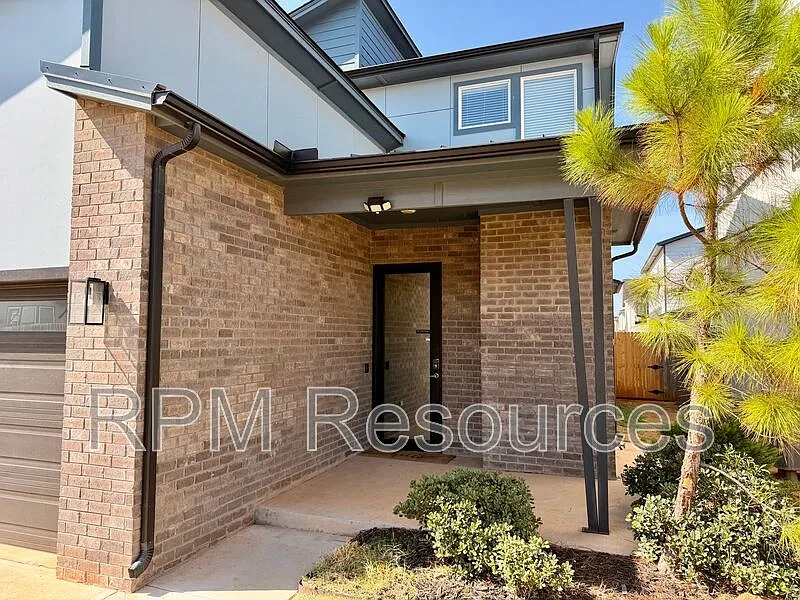 4 bed, 3.0 bath, 1885 sqft, $2,495 — Photo 3
