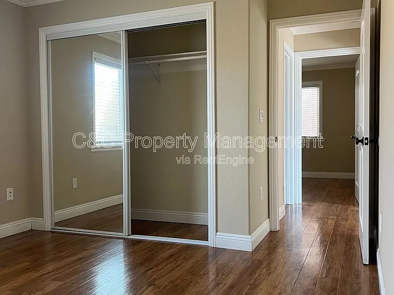1445 1/2 S Sunol Dr — Photo 11