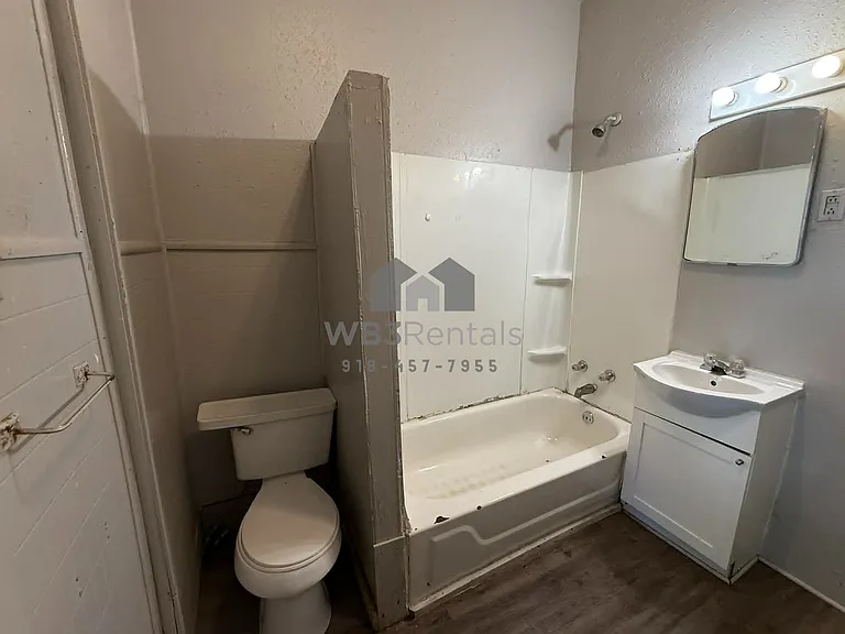 715 Fredonia St — Photo 7