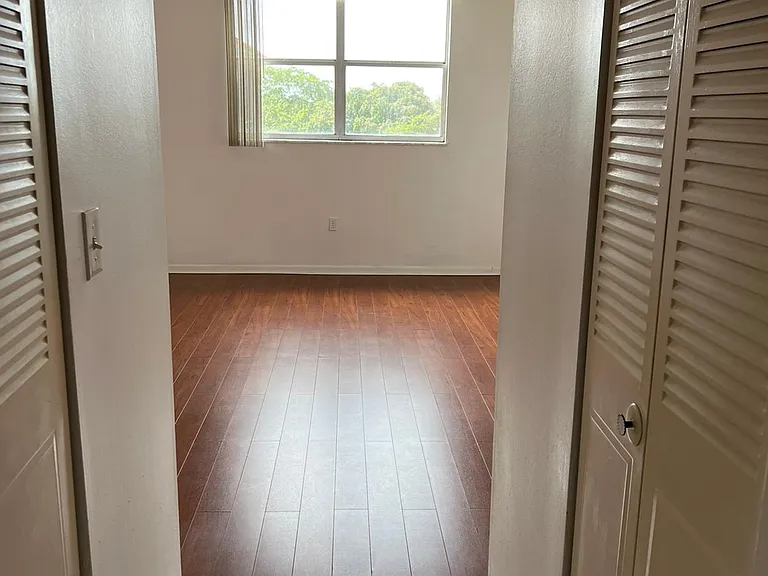 1800 SW 81st Ave #1400 — Photo 12