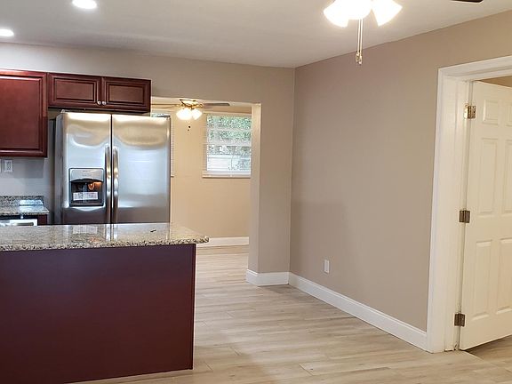 3rd image of 1105 Delphinium Dr