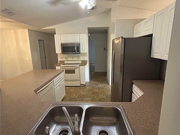 5th image of 3075 E Crown Dr