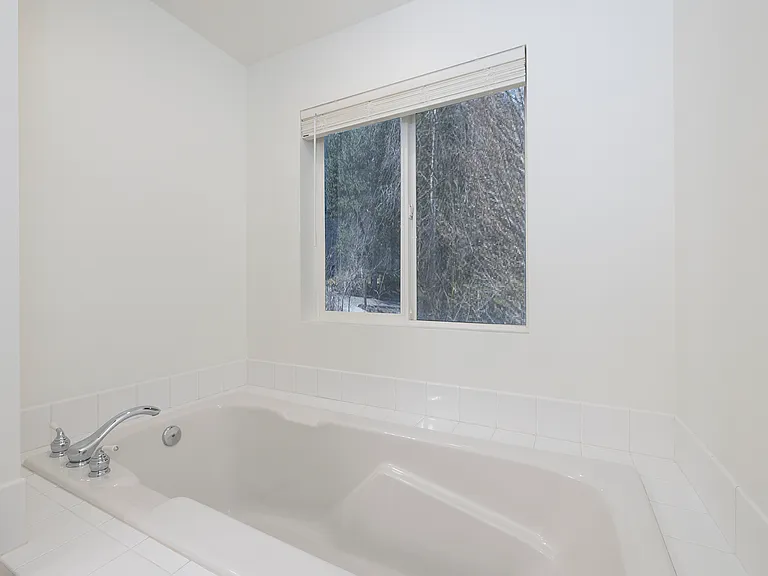 10107 NE 37th Ct — Photo 12