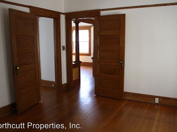 2nd image of 912 24th St