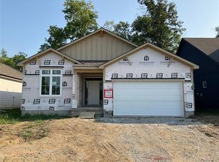 1920 Cemco Dr, Liberty, MO 64068