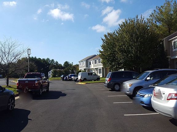 4th image of 24 Sugarland Square Ct