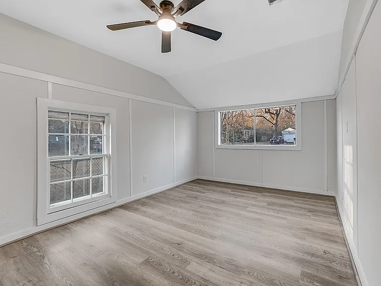 828 Burma Rd — Photo 12