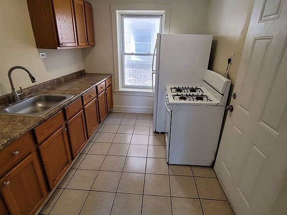 5th image of 5801 S Sacramento Ave APT 1