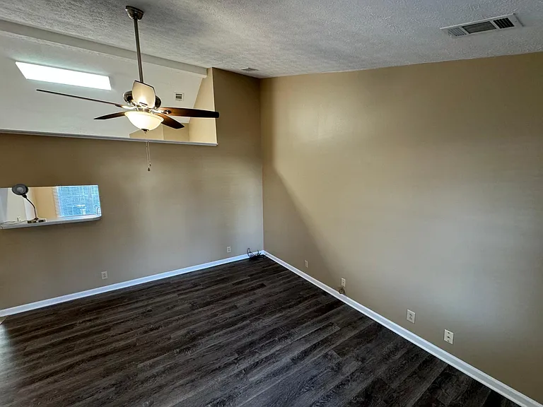 612 N Stonegate Dr — Photo 2