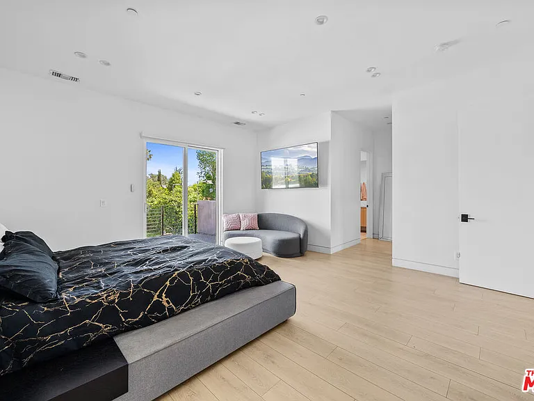 5826 Corbin Ave — Photo 20