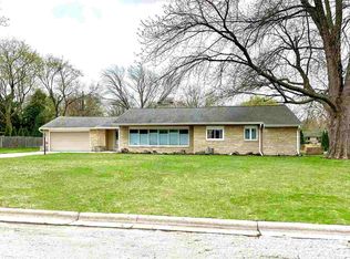 315 Arrowhead Dr, Green Bay, WI 54301
