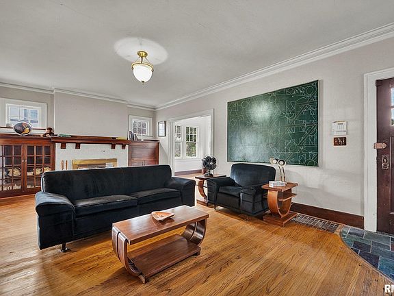 3rd image of 106 E Briarwood Ct