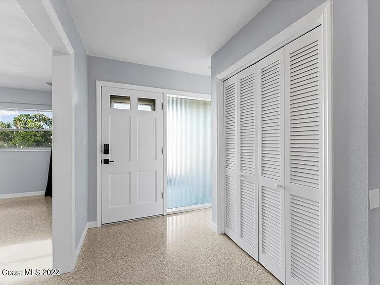 215 Marion St — Photo 2