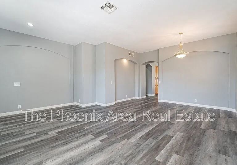 231 S Beverly St — Photo 6